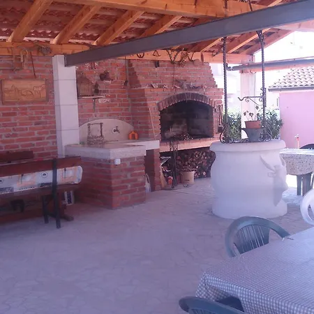 Buzleta Apartman *